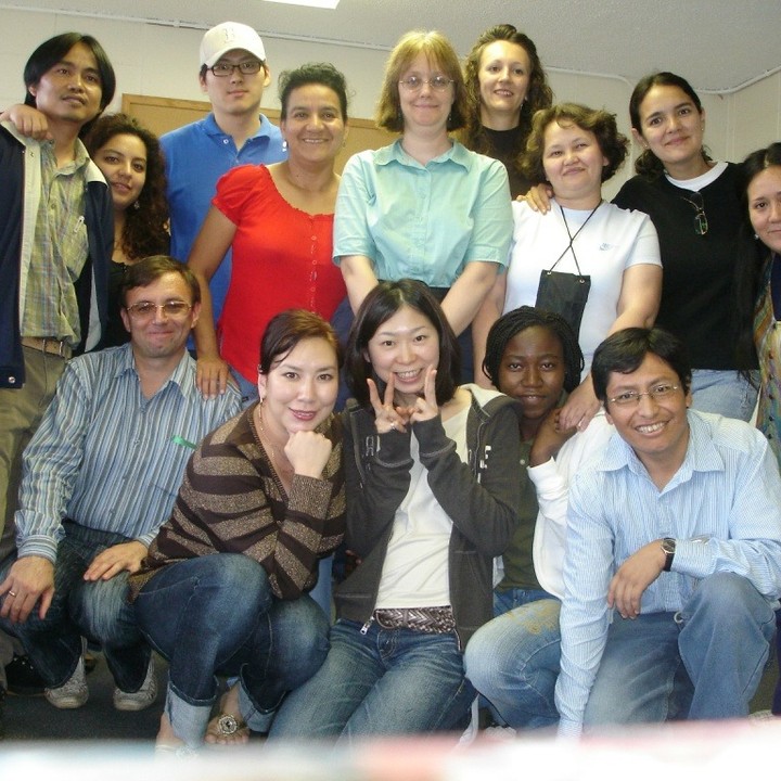 Это наша дружная интернациональная группа из 22 стран мира!
Мы вместе обучались английскому языку в 2008 году!
Может быть, кто-нибудь узнает себя!
Буду рада восстановить утерянные контакты.👏